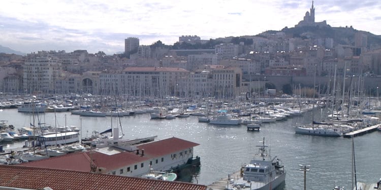 le vieux port à marseille, haut lieu de la location de meublés