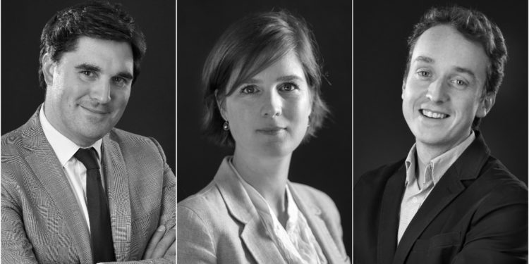 Etienne de Baecque, Géraldine d'Ouince et Jean-Marie Sarrau : trois marteaux pour une maison (de gauche à droite)