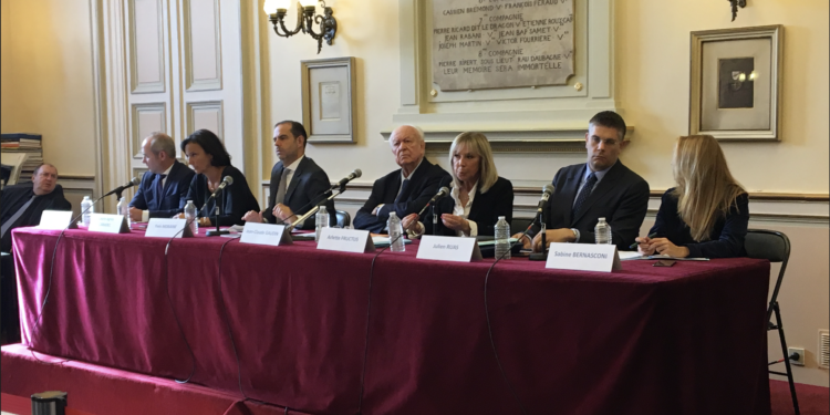 Jean-Claude Gaudin entouré de ses adjoints lors de la conférence de presse du 4 novembre 2019