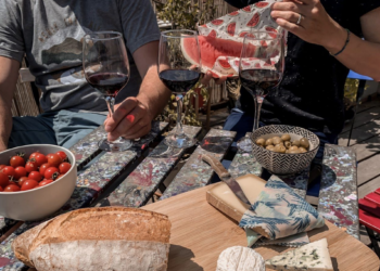 Bee Wrap propose une alternative naturelle aux emballages alimentaires plastiques (Crédit Anotherway)