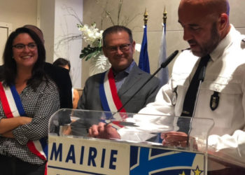 Bruno Gilles avec Marine Pustorino, la maire des 4e et 5e arrondissements et le commissaire divisionnaire David Brugère lors d'une cérémonie début octobre