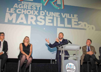Jean-Philippe Agresti sur scène à l'Europacorp de Marseille (Crédit JYD).
