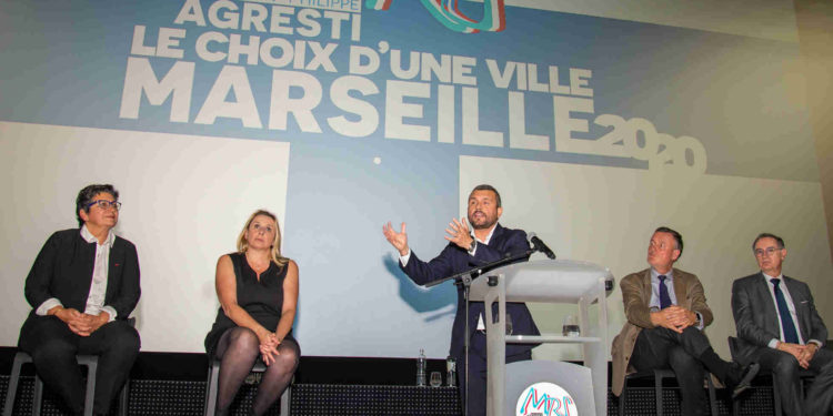 Jean-Philippe Agresti sur scène à l'Europacorp de Marseille (Crédit JYD).