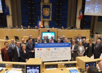 A l'occasion de l'acte III de la Méditerranée du Futur, le Président de Région, Renaud Muselier a signé lundi 25 novembre la convention « Campus des métiers de la Mer » avec Jean-Pierre Galvez président de la chambre de métiers et de l'artisanat Provence-Alpes-Côte d’Azur, en présence de Xavier Leroux, le président de l'Université de Toulon.