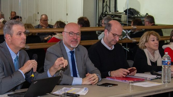Alexandre Gallese (au centre) lors d'une réunion avec Maryse Joissains jeudi 23 janvier 2020 (Photo Gomet').