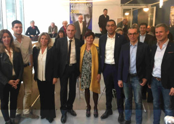 Yvon Berland entouré de ses têtes de liste dans quatre secteurs de Marseille (Photo Gomet').