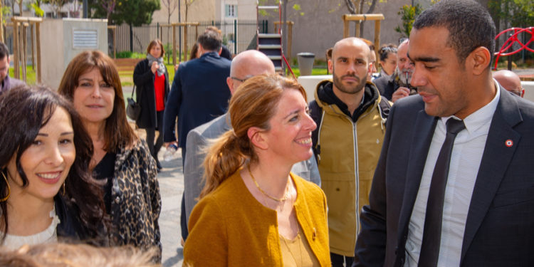Cathy Racon-Bouzon ici au centre avec les autres députés LEM Saïd Ahamada et Alexandra Louis (Photo archives Gomet'/JYD)