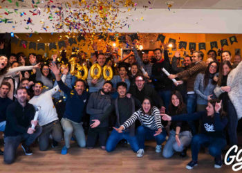 Les équipes de Gojob fêtent le chiffre de 1000 intérimaires par semaine en novembre dernier (Crédit @gojob_offcial).