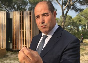 [Aix] Laqhila prône le rassemblement mais oublie Debusschère