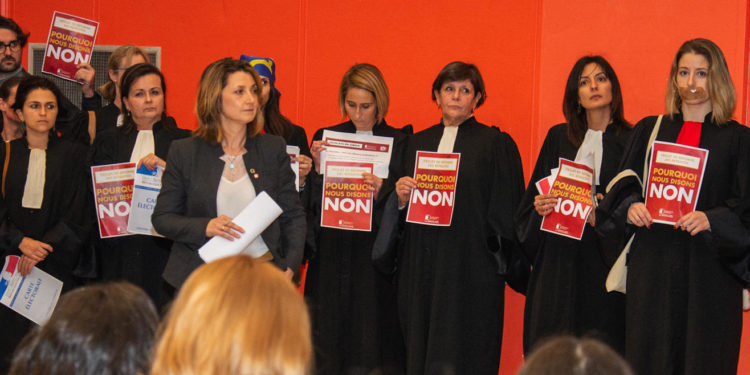 Anne-Laurence Petel lors de ses voeux de députée en présence d'avocats en colère (Photo JY Delattre/Gomet')