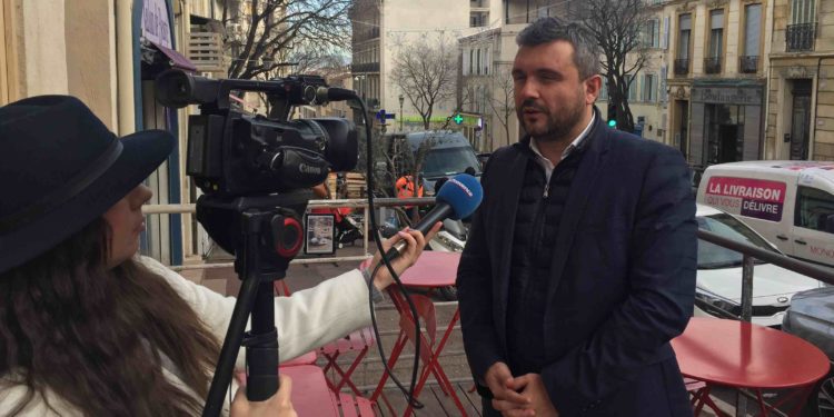 Jean-Philippe Agresti au micro de La Provence (Photo Gomet').