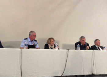 Le préfet Pierre Dartout et le maire d'Aix lors d'une réunion d'informations sur le coronavirus à Aix-Le-Milles (Photo @prefet13).