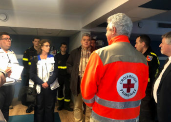 Le préfet Pierre Dartout vendredi 7 février au centre de vacances de Carry-le-Rouet hébergeant les rapatriés Français venus de Chine suite à l'alerte au coronavirus (Photo @Prefet13)