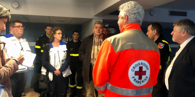 Le préfet Pierre Dartout vendredi 7 février au centre de vacances de Carry-le-Rouet hébergeant les rapatriés Français venus de Chine suite à l'alerte au coronavirus (Photo @Prefet13)