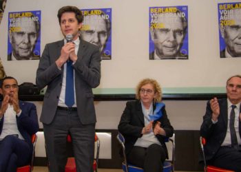 Julien Denormandie jeudi 20 février à Marseille lors d'une réunion politique avec le candidat Yvon Berland (Crédit : JY Delattre).