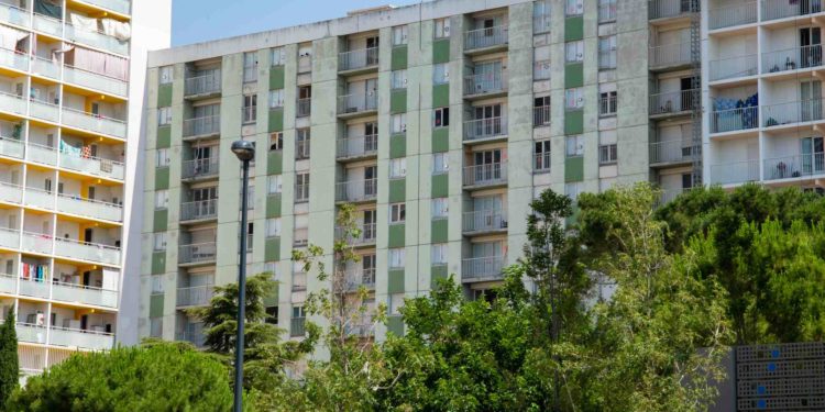 Un immeuble de logements dans les quartiers nord de Marseille (Crédit Photo Gomet').