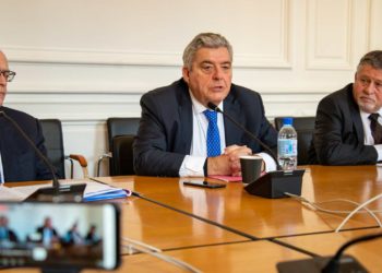 Pierre Dartout au centre lors d'une conférence de presse sur le coronavirus le vendredi 6 mars 2020 (Crédit Gomet').