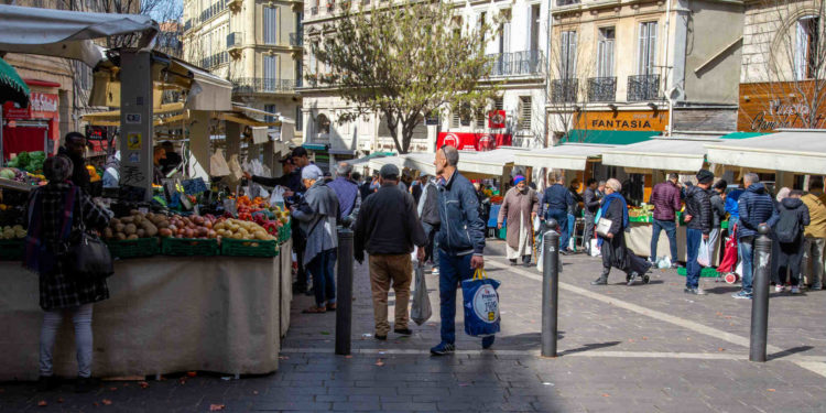 Le marché des Capucins vendredi 20 mars 2020 à midi (Crédit JYD/Gomet').