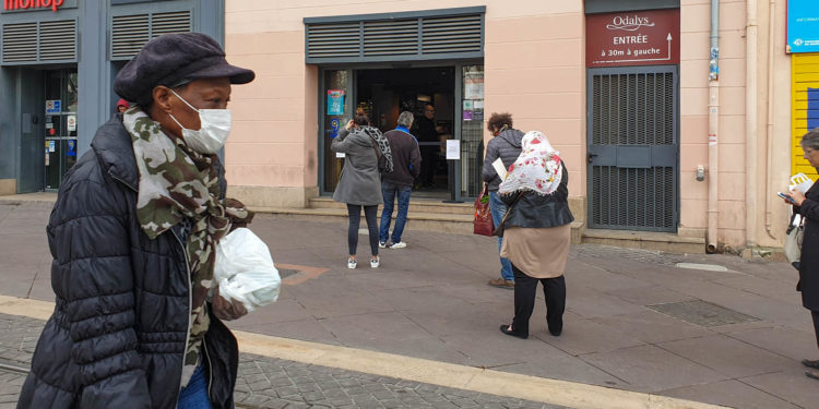 Alerte au coronavirus dans le centre-ville de Marseille mardi 17 mars au matin avant le confinement total (Photo JYD).