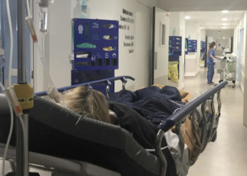 Arrivée d'une patiente à l'IHU Méditerranée (Crédit Archives Gomet').