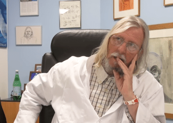 Didier Raoult lors d'une vidéo enregistrée le 24 mars (crédit : @IHU_Marseille)