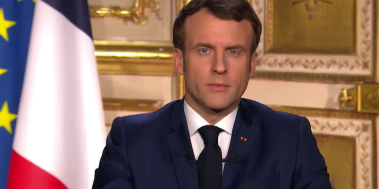 Confinement des Français : Emmanuel Macron annonce des mesures d'exception lundi 16 mars 2020 au soir .