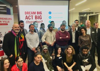 Philippe Veran avec les jeunes d'Entrepreneurs dans la ville (Crédit DR)