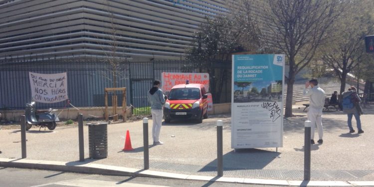 Les tests de dépistage s'organisent en masse à l'IHU Méditerranée Infection. Mais l'ARS pose des limites. (Crédit Gomet'/AD).