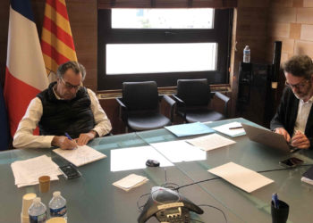 Renaud Muselier ici lundi 23 mars 2020 en réunion téléphonique avec le ministre de l'Economie vient de commander 4 millions de masques (Crédit @RenaudMuselier).