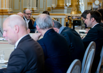 Emmanuel Macron a réuni pour la première fois le comité Care mardi 24 mars (Crédit Elysée)