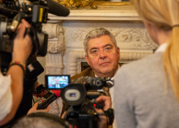 Pierre Dartout, le préfet de région répond aux journalistes en pleine crise du coronavirus (Photo JY Delattre).