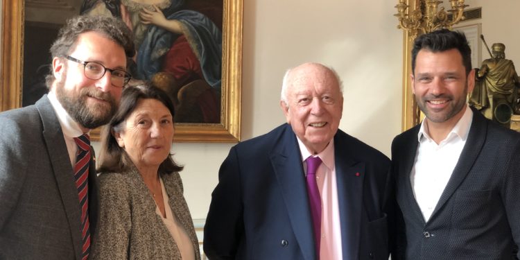 De g. à d : Vincent Gaymard (chaînes Provence), Dominique Vlasto (Adjointe au tourisme), Jean-Claude Gaudin et Nicolas Guyot, VP Umih 13 (Crédit NG)