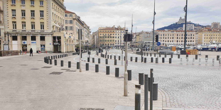 Le Vieux-Port à Marseille confiné samedi 28 mars (Crédit Gomet'/JYD).