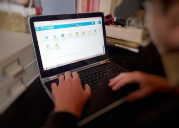 Les étudiants d'Aix Marseille Université accèdent aux cours en ligne via la plateforme Ametice (crédit : JRG / Gomet')