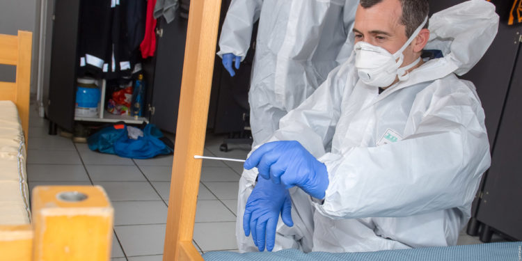 Les marins-pompiers en pleine opération de prélèvement (Crédit BMPM)