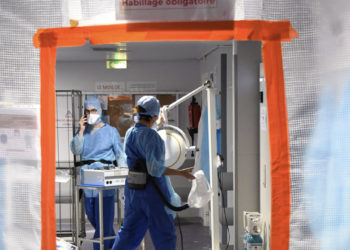 Photo extraite du tome 3 des albums photos "Des vies hospitalières" de l'AP-HM (Crédit @aphm_actu)