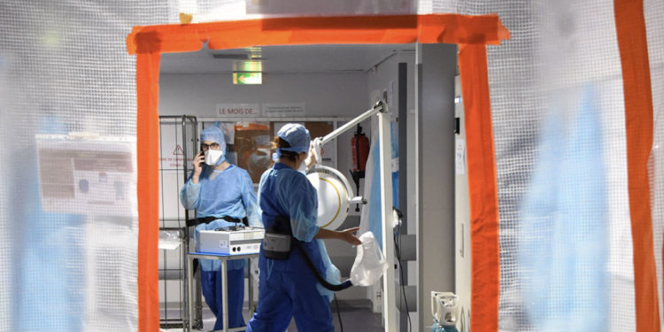 Photo extraite du tome 3 des albums photos "Des vies hospitalières" de l'AP-HM (Crédit @aphm_actu)