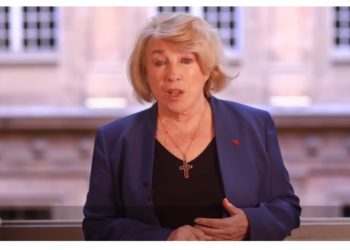 Maryse Joissains devant les Aixois