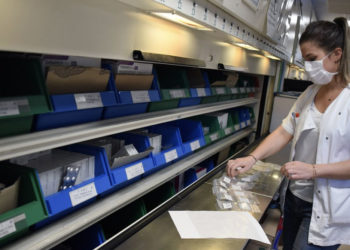 Photo extraite du tome 3 des albums photos "Des vies hospitalières" de l'AP-HM (Crédit @aphm_actu)