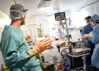 Photo extraite du tome 3 des albums photos "Des vies hospitalières" de l'AP-HM (Crédit @aphm_actu)