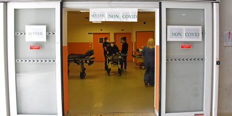 Accueil des patients non touchés par le covid-19 à l'hôpital de la Timone, à Marseille. (Crédit : AP-HM via Twitter)