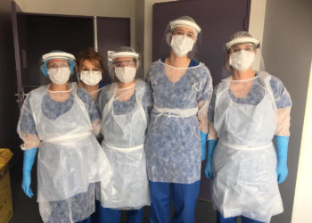 Les visières fabriquées par AMU servent de protection supplémentaire, en plus du masque (crédit : Aix Marseille Université)