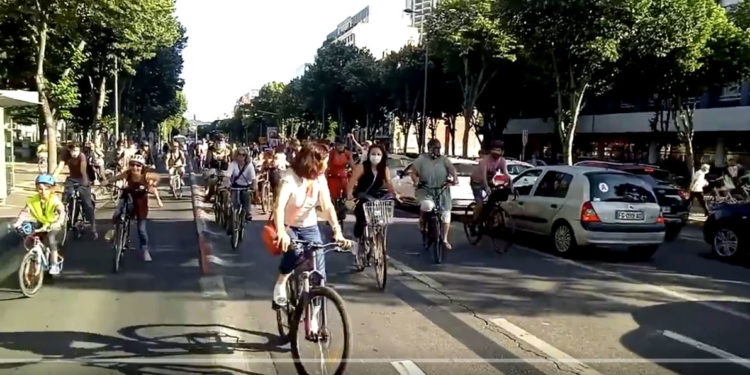 Les vélos jeudi 28 mai sur le Prado (Capture Twitter)