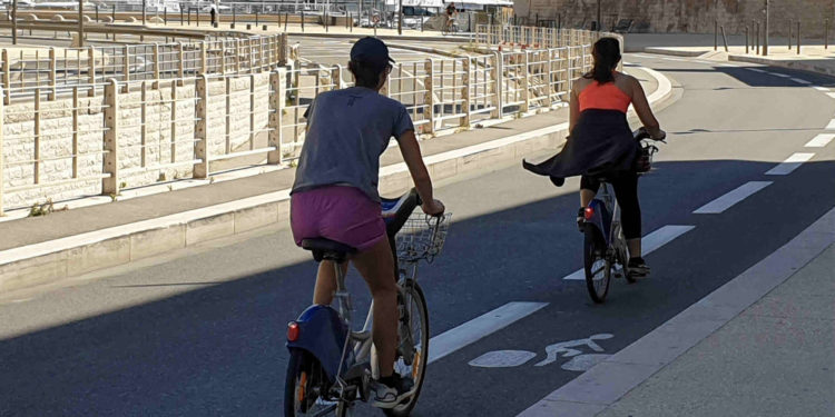 Des cyclistes sur une voie cyclable à Marseille (Crédit photo Gomet'/JYD)