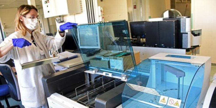 Laboratoire de biochimie, hôpital la Timone à Marseille (crédit : APHM)