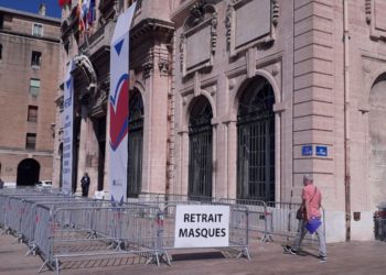 Covid-19 : l’Etat commande un milliard de masques fabriqués en France