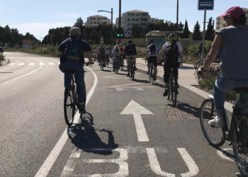 Défilé de cyclistes jeudi 21 mai à Aix (Crédit Laure Lavergne)
