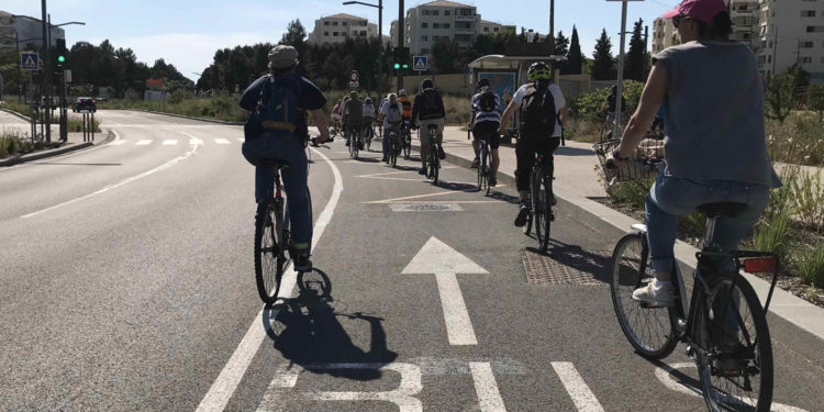 Défilé de cyclistes jeudi 21 mai à Aix (Crédit Laure Lavergne)