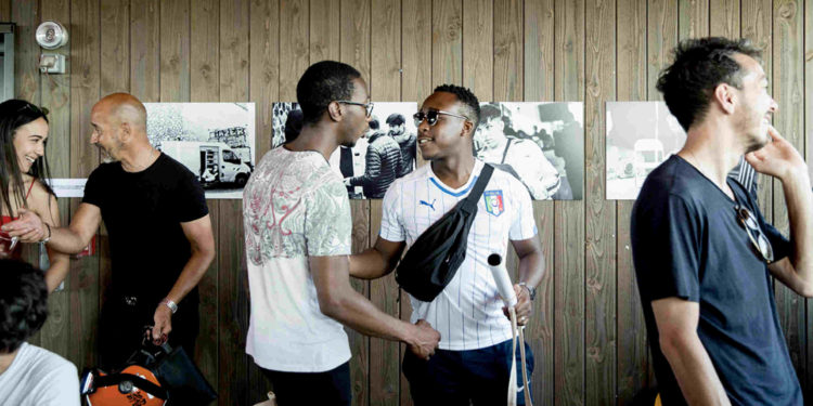 Des élèves de l'école Kourtrajmé à Montfermeil (Crédit capture ecolekourtrajme.com)