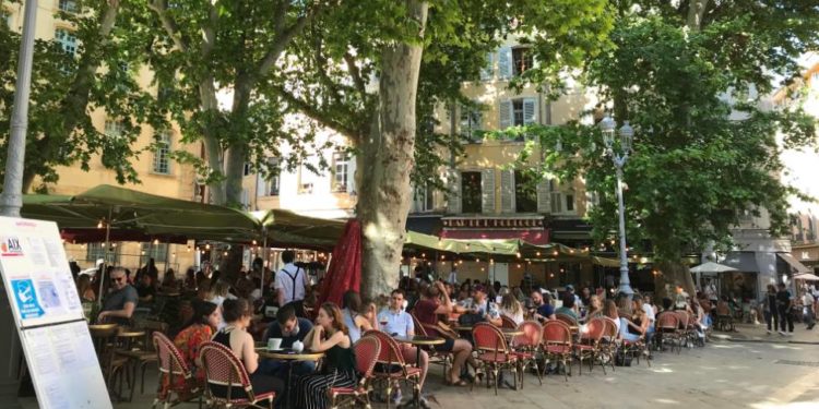 Les établissements sont soumis à des règles sanitaires strictes depuis leur réouverture le 2 juin. (Crédit photo : LL)